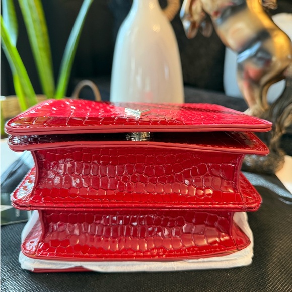VANESSA WILLIAMS Red Croc-Embossed Crossbody Bag - Picture 3 of 15